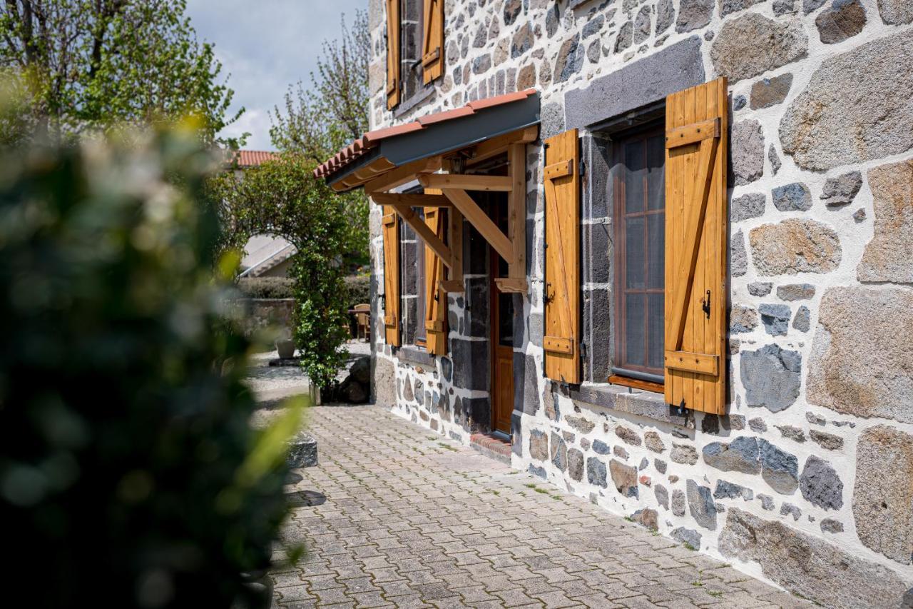 Maison D'Hote La Grange Aux Ayres Olloix Buitenkant foto
