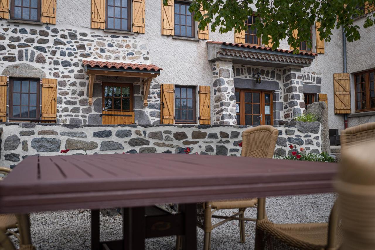 Maison D'Hote La Grange Aux Ayres Olloix Buitenkant foto